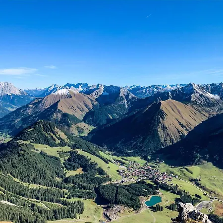 Chalet Schwarz