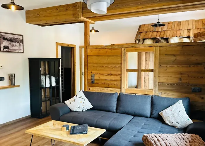 Schwarz Chalet Berwang