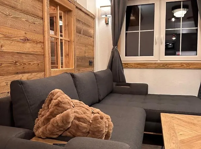 Schwarz * ברוואנג