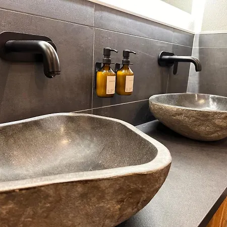 Schwarz Chalet Berwang